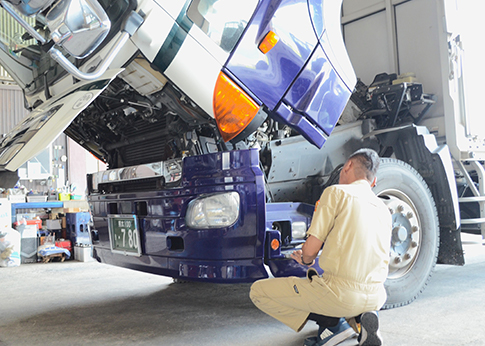 自社設備施設と専属整備士常駐