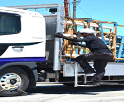 タイヤ用輪留め昇降用脚立