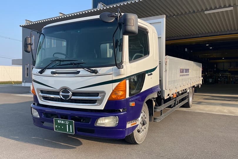 8t平ボディ車